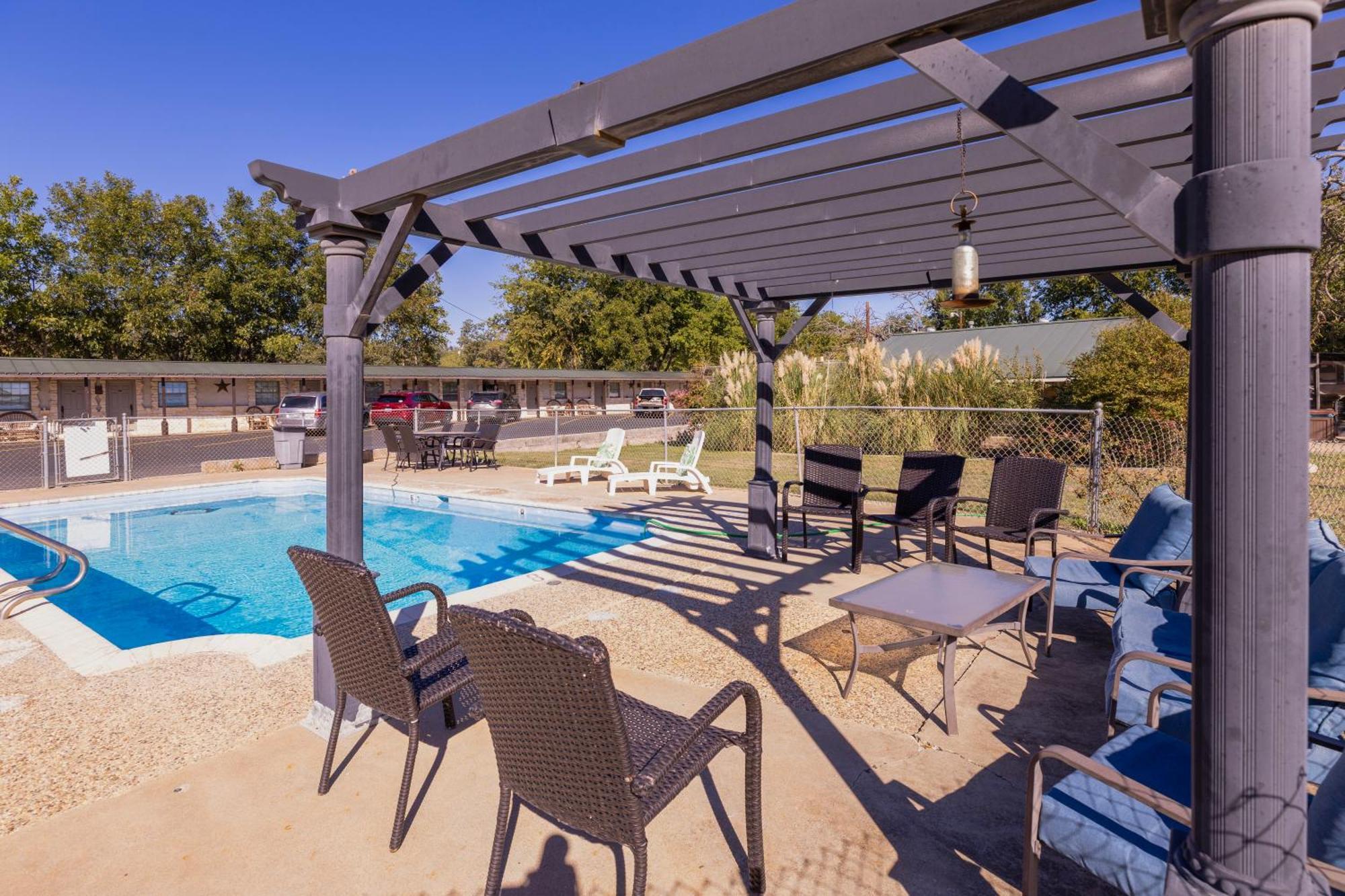 Country Inn Motel فريدريكسبيرغ المظهر الخارجي الصورة